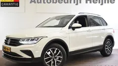 Wit Gebruikt 2022 VW Tiguan Life SUV | € 29.945 (Goede deal)