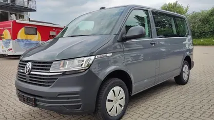 Grijs Occasion 2023 VW Caravelle Trendline MPV | € 56.362 (Super prijs)