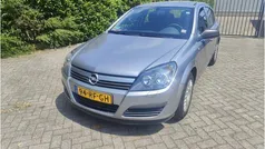 Grijs Gebruikt 2005 Opel Astra Hatchback | € 995 (Eerlijke prijs)