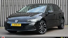 Zwart Gebruikt 2021 VW Golf VIII Life Hatchback | € 19.895 (Eerlijke prijs)