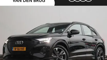 Zwart (metallic) Gebruikt 2021 Audi Q4 e-tron Competition SUV | € 33.900 (Eerlijke prijs)