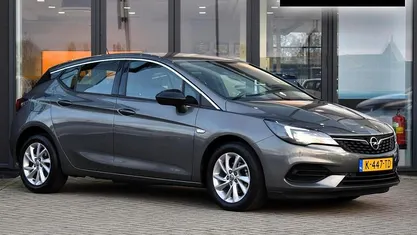 Grijs Gebruikt 2021 Opel Astra Business Elegance Hatchback | € 14.995 (Eerlijke prijs)