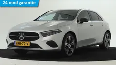 Zilver, metallic lak Gebruikt 2023 Mercedes A250 Night Hatchback | € 33.750 (Eerlijke prijs)