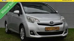 Grijs, metallic lak Gebruikt 2012 Toyota Verso-S MPV | € 8.925 (Eerlijke prijs)