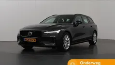 Grijs Gebruikt 2023 Volvo V60 Plus Stationwagen | € 42.945 (Eerlijke prijs)