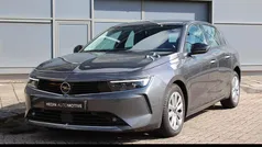 Grijs Gebruikt 2022 Opel Astra Edition Hatchback | € 17.940 (Eerlijke prijs)