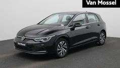 Zwart Gebruikt 2021 VW Golf VIII Style Hatchback | € 23.400 (Eerlijke prijs)