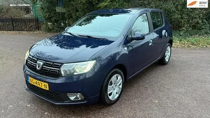 Blauw Occasion 2017 Dacia Sandero Lauréate Hatchback | € 6.995 (Goede deal)
