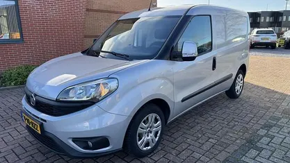 Grijs (metallic) Gebruikt 2015 Fiat Doblò MPV | € 4.500 (Goede deal)