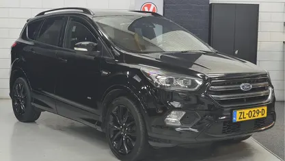 Zwart Occasion 2018 Ford Kuga ST-Line SUV | € 15.950 (Eerlijke prijs)