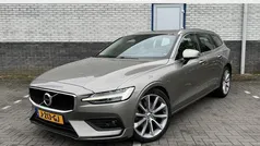 Grijs Gebruikt 2020 Volvo V60 Momentum Stationwagen | € 28.950 (Eerlijke prijs)