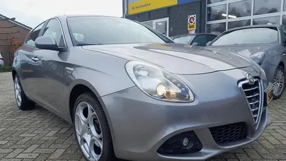 Grijs Gebruikt 2011 Alfa Romeo Giulietta Distinctive Hatchback | € 7.795 (Eerlijke prijs)