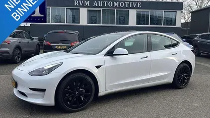 Wit Gebruikt 2021 Tesla Model 3 Standard Range Sedan | € 24.877 (Eerlijke prijs)