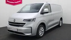 Zilver Nieuw 2024 VW T6.1 Van | € 47.290 (Goede deal)