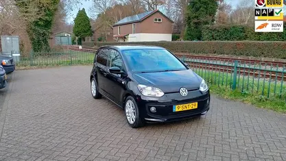 Zwart Gebruikt 2013 VW up! Groove Hatchback | € 6.450 (Eerlijke prijs)
