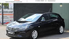 Zwart Gebruikt 2021 Opel Astra Edition Hatchback | € 16.250 (Eerlijke prijs)