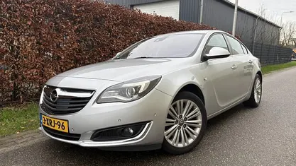 Grijs Gebruikt 2014 Opel Insignia Edition Hatchback | € 6.950 (Super prijs)