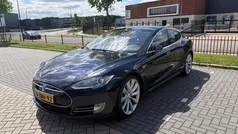 Blauw, metallic lak Gebruikt 2014 Tesla Model S Sedan | € 17.888 (Eerlijke prijs)