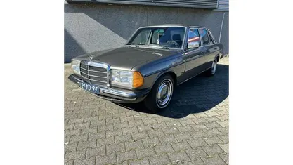 Occasion Mercedes 300 88 PK (64 kW) 1977 Sedan