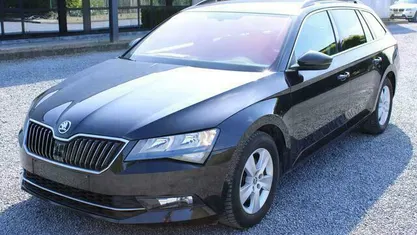 Zwart Gebruikt 2017 Skoda Superb Stationwagen | € 19.500 (Eerlijke prijs)