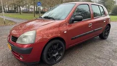 Gebruikt 2004 Renault Clio II Hatchback | € 999 (Eerlijke prijs)