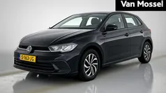 Zwart Gebruikt 2023 VW Polo Life Hatchback | € 18.900 (Eerlijke prijs)