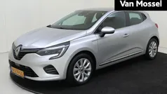 Grijs Gebruikt 2021 Renault Clio V Intens Hatchback | € 20.935 (Eerlijke prijs)