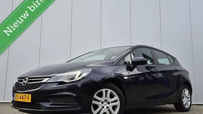 Blauw Occasion 2017 Opel Astra Edition Hatchback | € 7.940 (Eerlijke prijs)