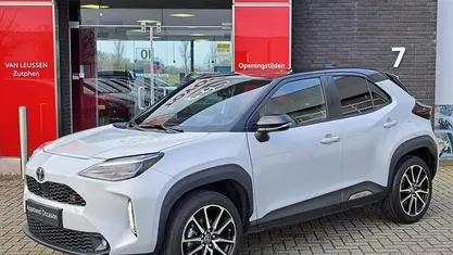 Zwart Gebruikt 2022 Toyota Yaris Cross Sport SUV | € 28.400 (Eerlijke prijs)