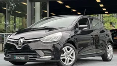 Noir étoilé (gne) Gebruikt 2017 Renault Clio IV Zen Hatchback | € 9.750 (Eerlijke prijs)