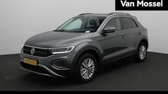 Grijs Gebruikt 2022 VW T-Roc Life SUV | € 22.900 (Eerlijke prijs)
