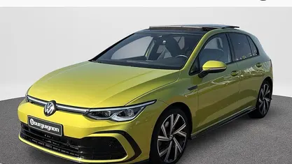 Occasion VW Golf VIII R-line 150 PK (110 kW) 2022 Geel Hatchback