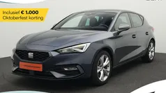 Grijs, metallic lak Gebruikt 2023 Seat Leon Business Hatchback | € 24.400 (Eerlijke prijs)
