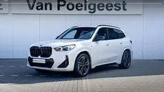 Mineralweiss metallic (licht wit metallic) Gebruikt 2024 BMW X1 Executive SUV | € 52.900 (Eerlijke prijs)
