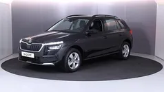 Zwart, metallic lak Gebruikt 2021 Skoda Kamiq Ambition SUV | € 21.849 (Eerlijke prijs)