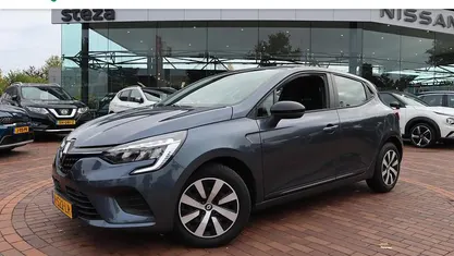 Grijs Gebruikt 2022 Renault Clio V Equilibre Hatchback | € 13.945 (Eerlijke prijs)