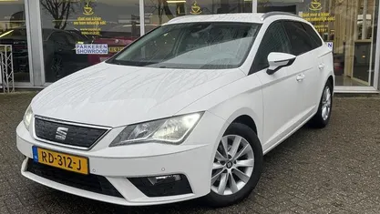Wit (metallic) Occasion 2018 Seat Leon ST Business Stationwagen | € 14.850 (Eerlijke prijs)