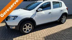 Wit Gebruikt 2015 Dacia Sandero Lauréate Hatchback | € 7.495 (Eerlijke prijs)