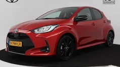 Rood Gebruikt 2022 Toyota Yaris Hybrid Executive Hatchback | € 25.745 (Eerlijke prijs)