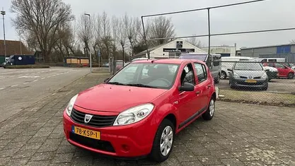 Rood Gebruikt 2010 Dacia Sandero Ambiance Hatchback | € 2.250 (Eerlijke prijs)