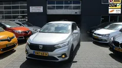 Grijs Gebruikt 2022 Dacia Sandero Expression Hatchback | € 18.740 (Eerlijke prijs)