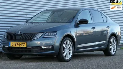 Grijs (metallic) Occasion 2019 Skoda Octavia Business Line Hatchback | € 16.440 (Eerlijke prijs)