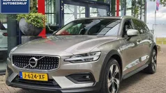 Grijs Gebruikt 2020 Volvo V60 CC Pro Stationwagen | € 35.890 (Eerlijke prijs)