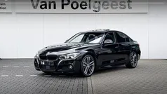 Citrinschwarz metallic (zwart metallic) Gebruikt 2018 BMW 330 M Sport Sedan | € 31.900 (Eerlijke prijs)