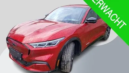 Rood Occasion 2024 Ford Mustang Mach-E Premium SUV | € 39.500 (Eerlijke prijs)