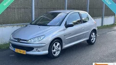Grijs Gebruikt 2004 Peugeot 206 Quiksilver Hatchback | € 2.150 (Eerlijke prijs)