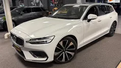 Wit Gebruikt 2021 Volvo V60 R-Design Stationwagen | € 29.990 (Eerlijke prijs)