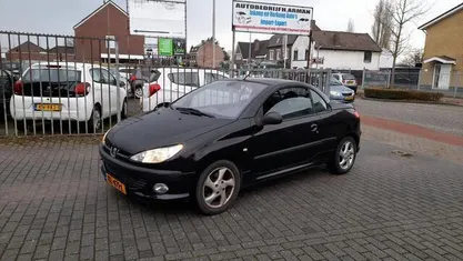 Zwart Gebruikt 2003 Peugeot 206 CC Cabriolet | € 1.495 (Eerlijke prijs)