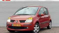 Rood Gebruikt 2005 Renault Modus Expression MPV | € 1.748 (Eerlijke prijs)