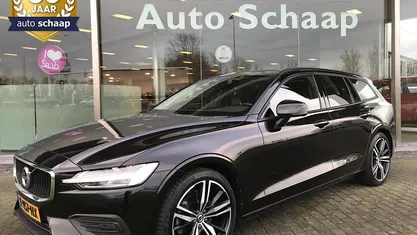 Zwart Gebruikt 2020 Volvo V60 Momentum Stationwagen | € 26.900 (Super prijs)